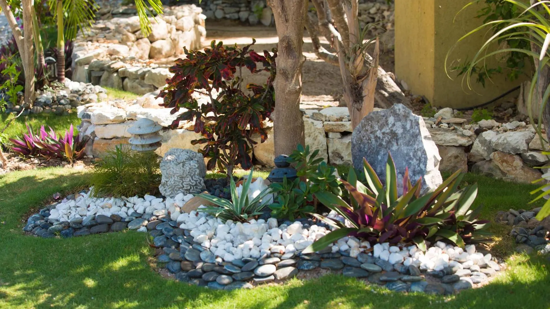 Kokomo Botanical Resort - Caribbean Family Cottages Turtle Cove